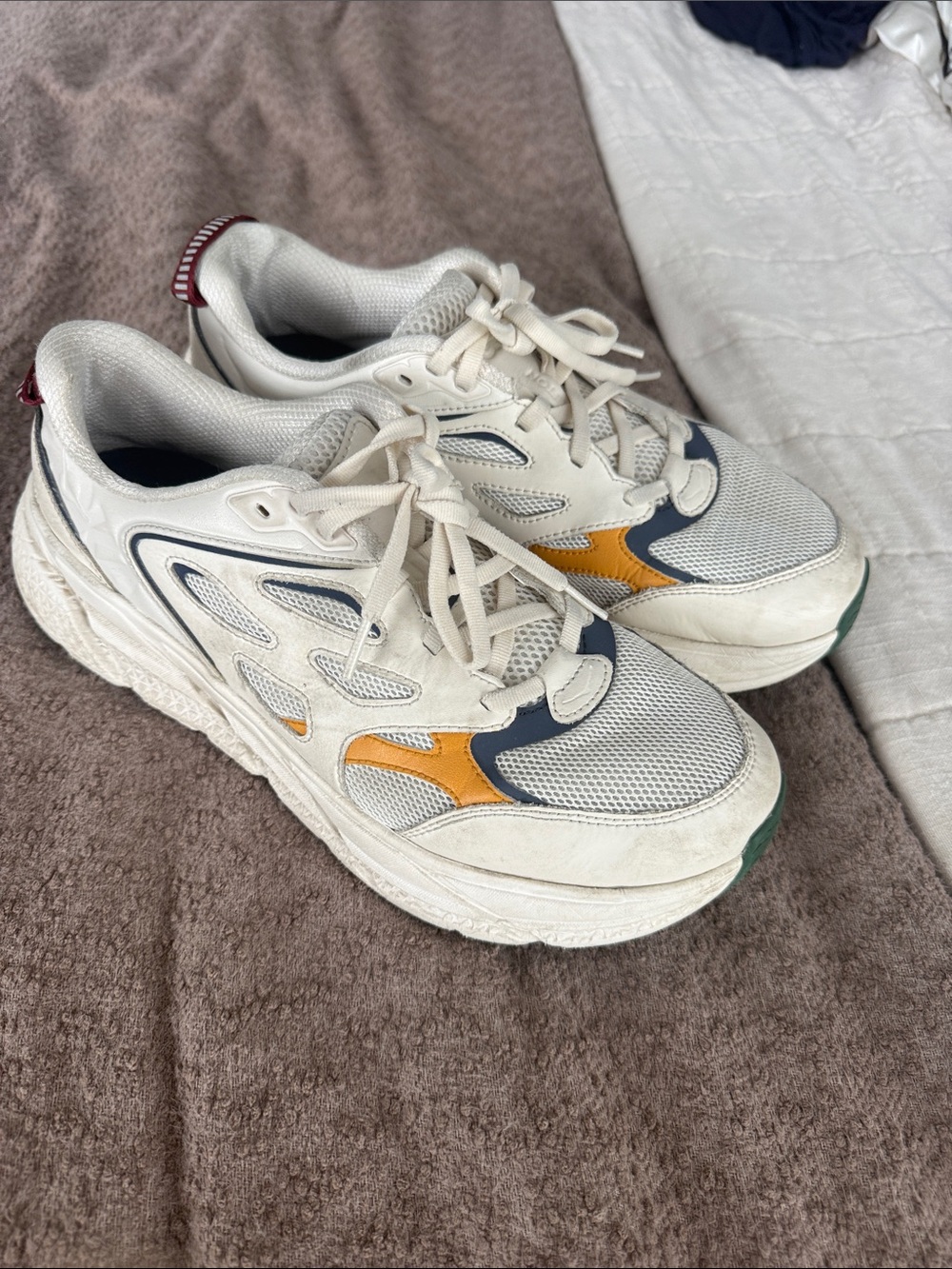 Hoka One One Clifton L
Oat Milk Alabaster